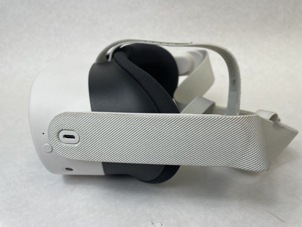 Meta Quest 3S VR Headset 256GB W/Hand Controllers