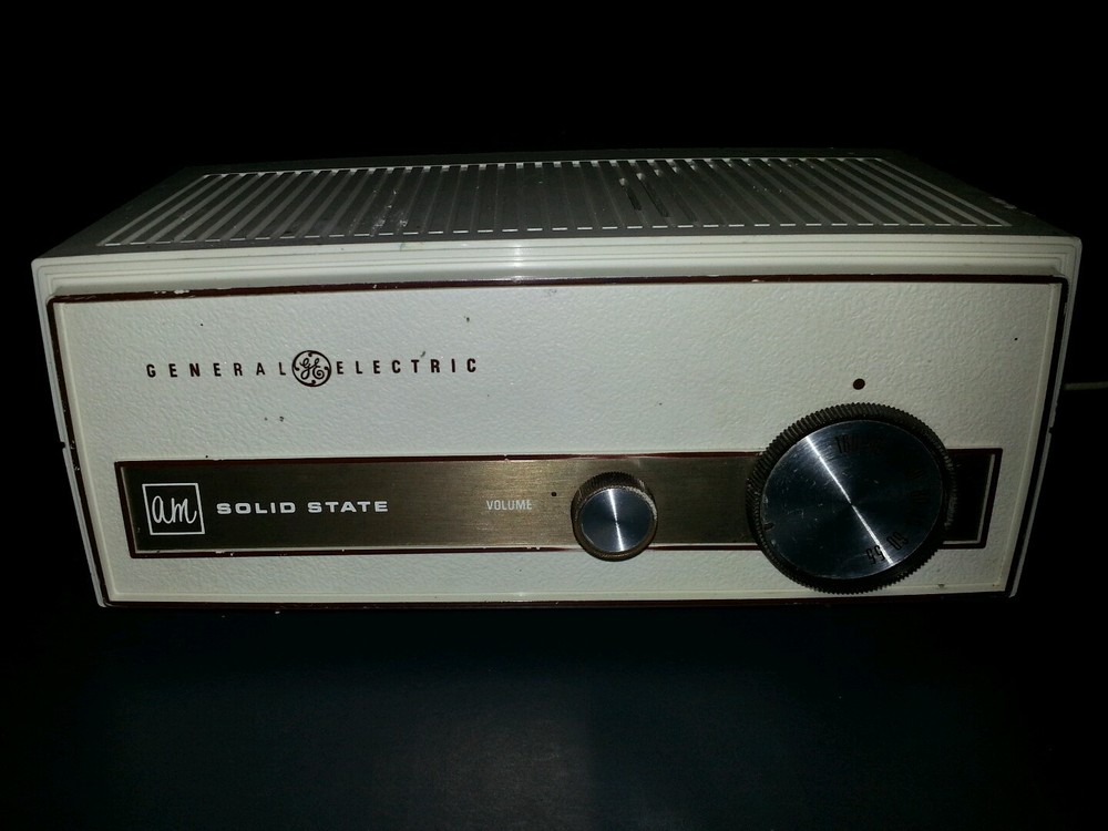 Working General Electric Solid State AM Radio Model T-1130A