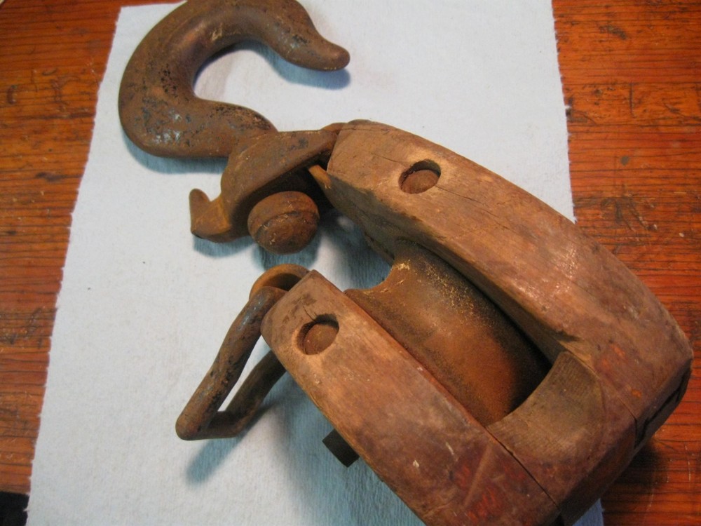 barn pulley  with locking hook vintage free shipping