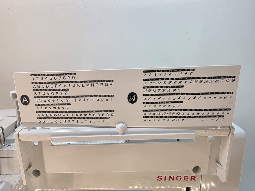 Singer Quantum L-500 Computerized Sewing Machine – Tested & Working LCD Display