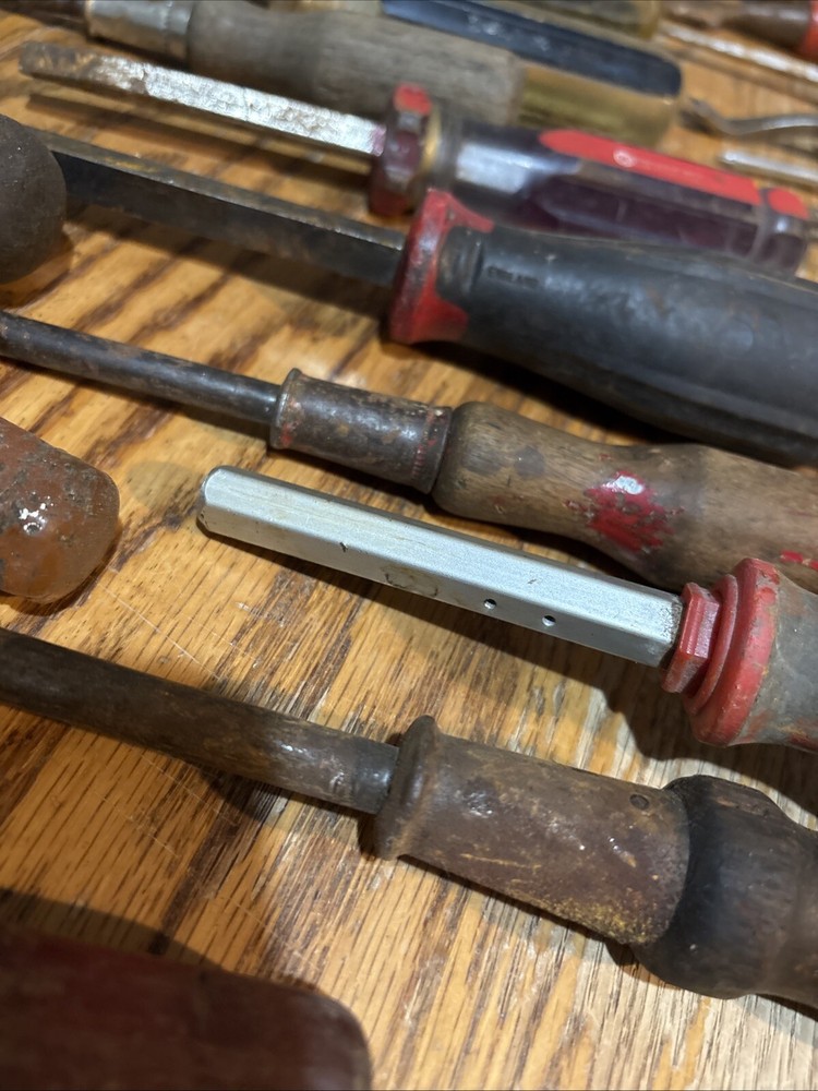 HUGE SCREWDRIVER LOT MIXED 82 PIECES TOTAL