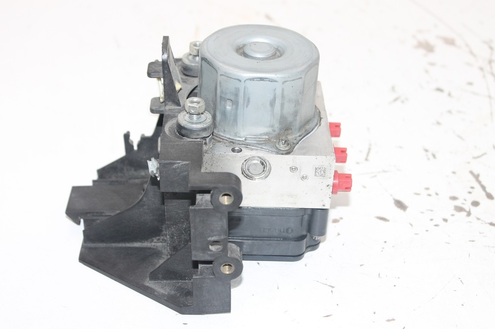 2016 Harley Ultra Limited FLHTK ABS Brake Pump Module Control Unit Box
