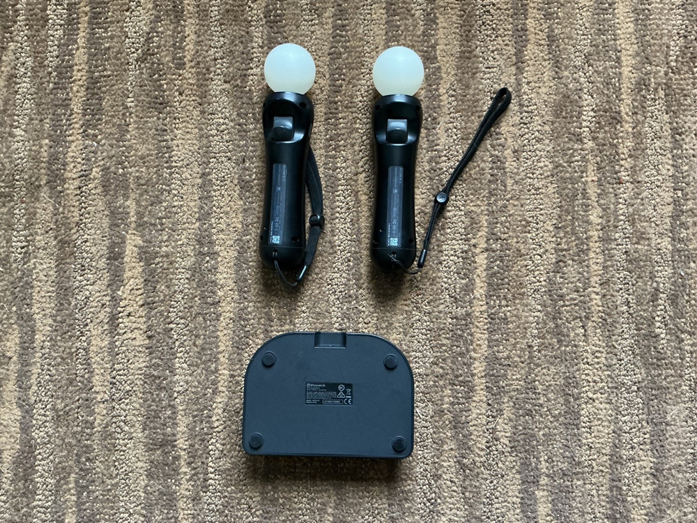 PLAYSTATION 4 PRO VR BUNDLE WITH GAMES