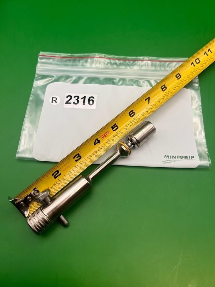 Autococker Bolt