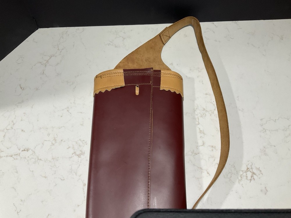 AMERICAN ARCHERY QUIVER - GENTLY USED - BOW