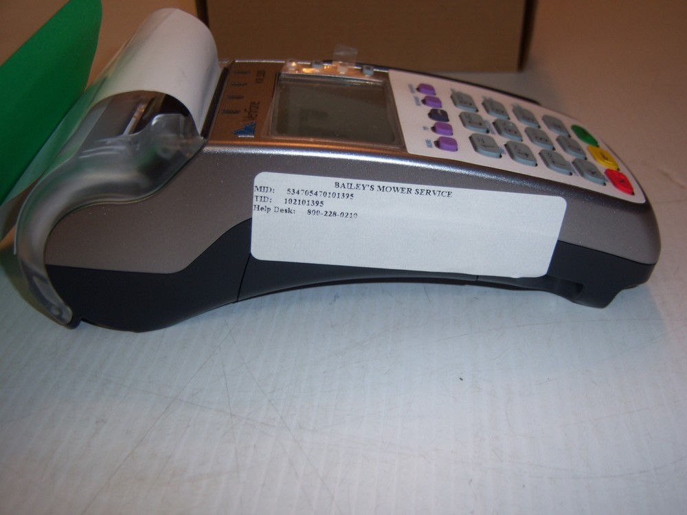 Verifone VX520 CTLS credit card reader