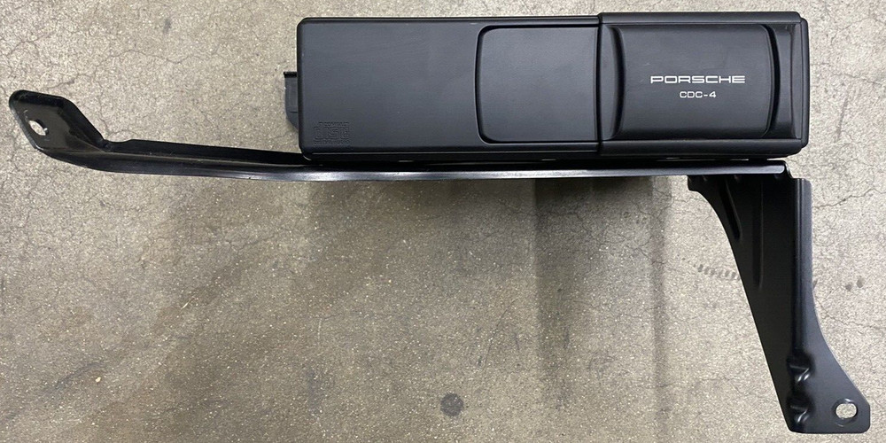 6CD Changer Complete With Bracket For 1998-2010 Porsche 911 Cayenne Cayman
