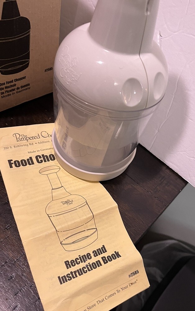 Pampered Chef Push Function Food Chopper White