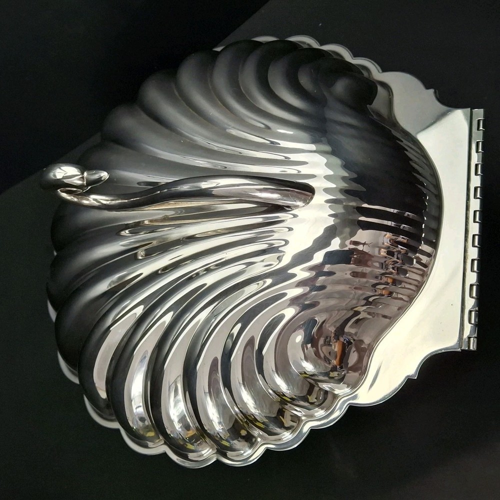 Leonard Regency Style Silver Plated Clam Shell Hinged Warmer with Swan Handle.