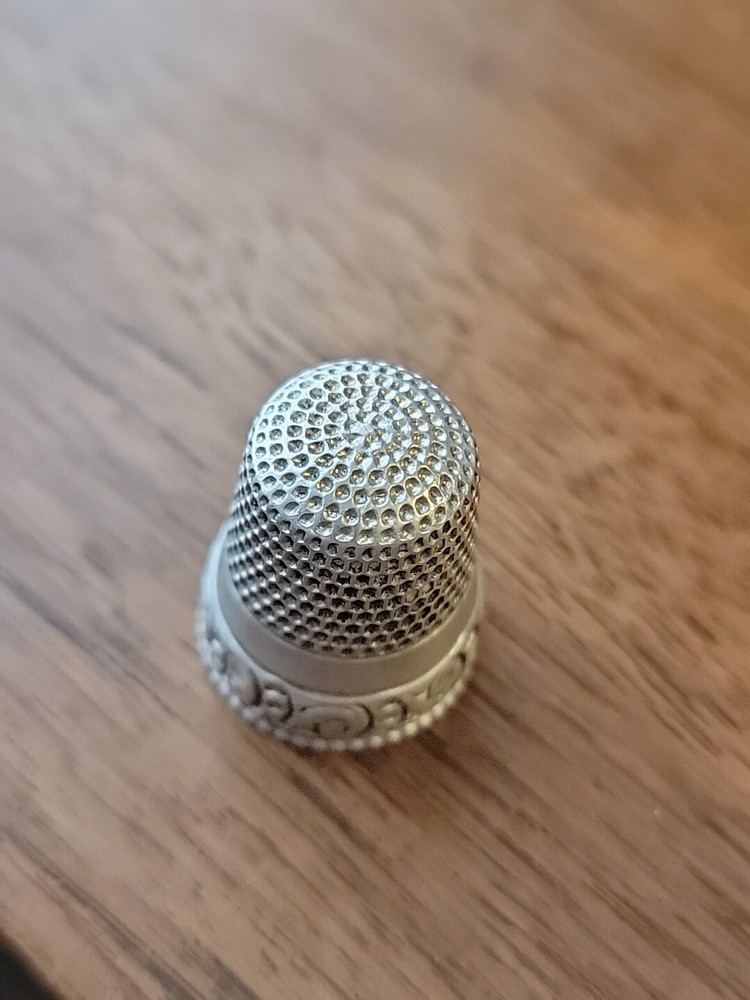 #xa Antique Stern Brothers #10 Sterling Silver Thimble Scrolls