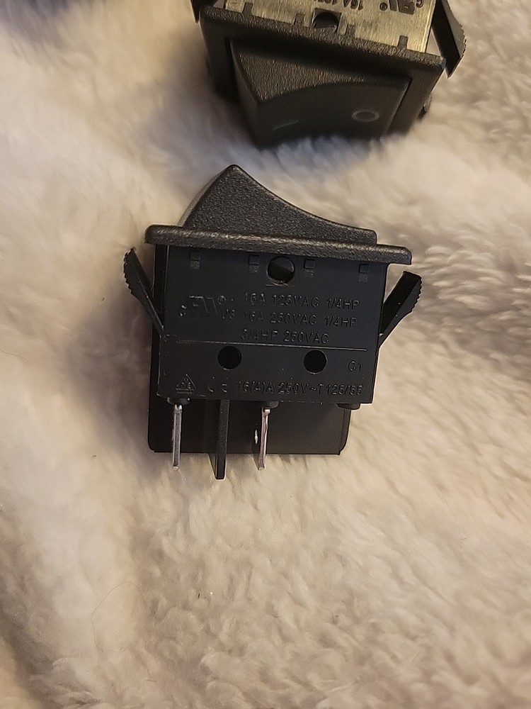 (4) Rocker Switch - WRG32F2FBBNN