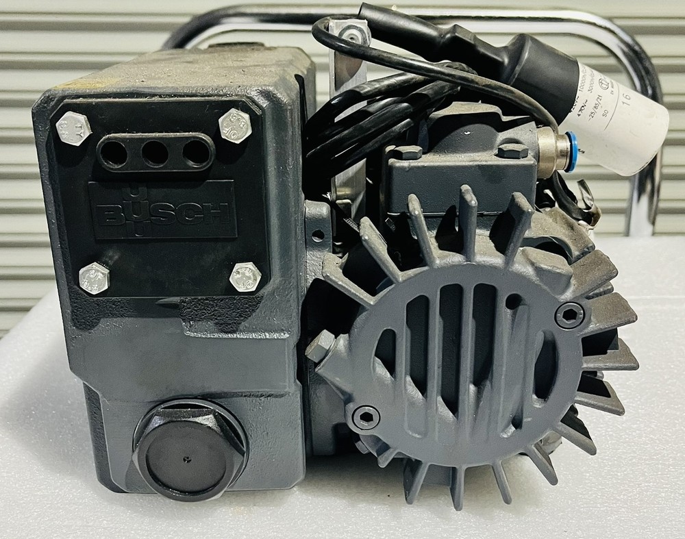 Busch R5 KB 0016 E Rotary Vane Vacuum Pump