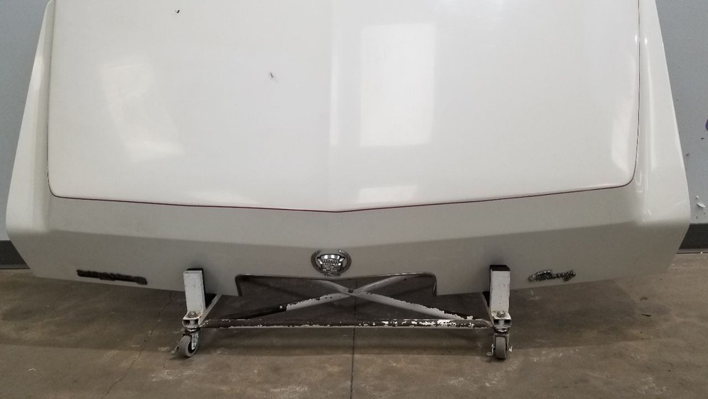 1977 CADILLAC ELDORADO BIARRITZ COMPLETE REAR TRUNK DECKLID ASSEMBLY WHITE