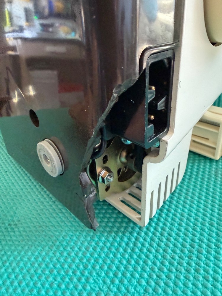 Superlock 734 Serger Overlock SEWING MACHINE - READ