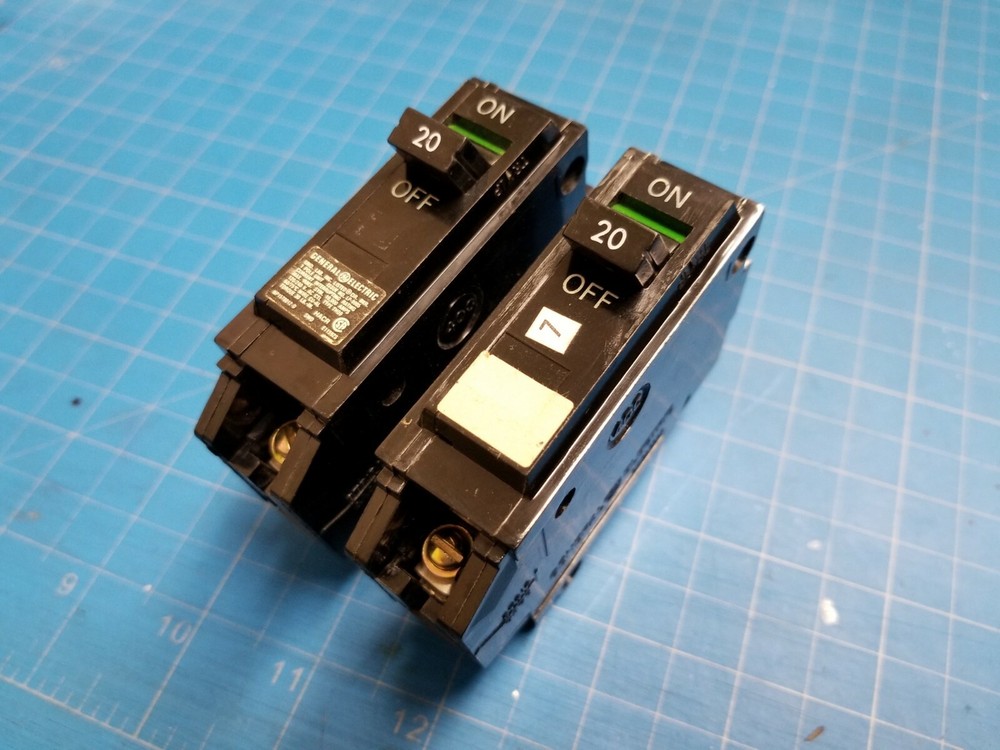 LOT 2 - 20 Amp Single Pole 1" General Electric GE Breakers Bolt On Type THQB