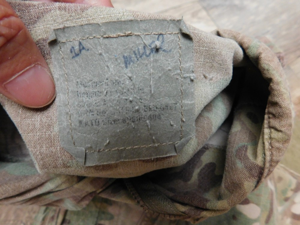 US ARMY MULTICAM FLAME RESISTANT TOP COAT SIZE MEDIUM -LONG