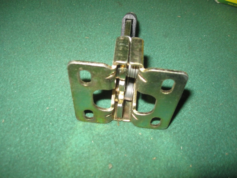 NEW OEM JOHN DEERE DOZER FRONT ENGINE COMPARTMENT DOOR LATCH AT277379 MODELS BEL