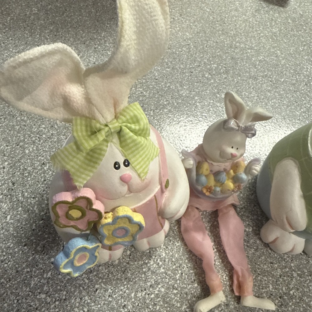 Set Of 3 Ceramic Easter bunny Ceramic Figurines,#39
