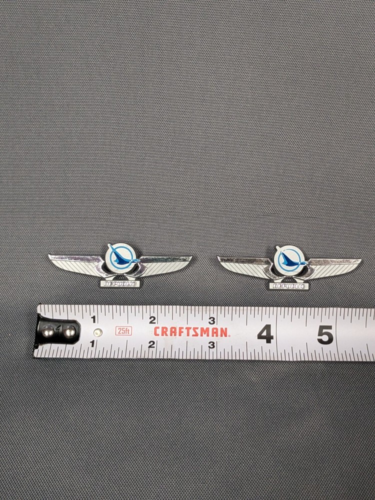 REPUBLIC AIRLINES Vintage Pin