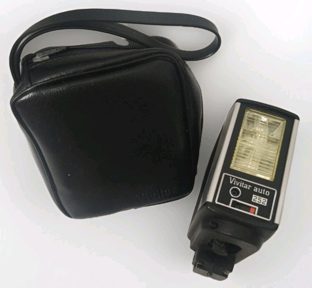 Vivitar Auto 252 Electronic  Mount Flash & Zipper Case Made Japan Vintage *Read*