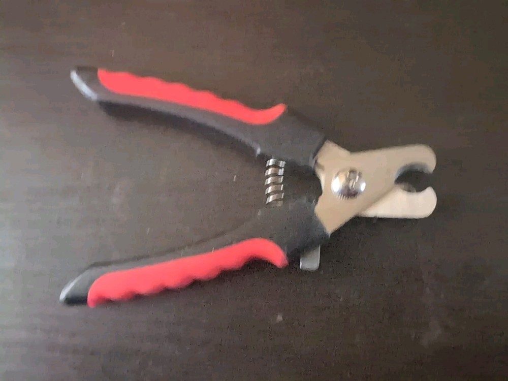 Pet Nail Clippers, Clean + Sharp, Grip Handles
