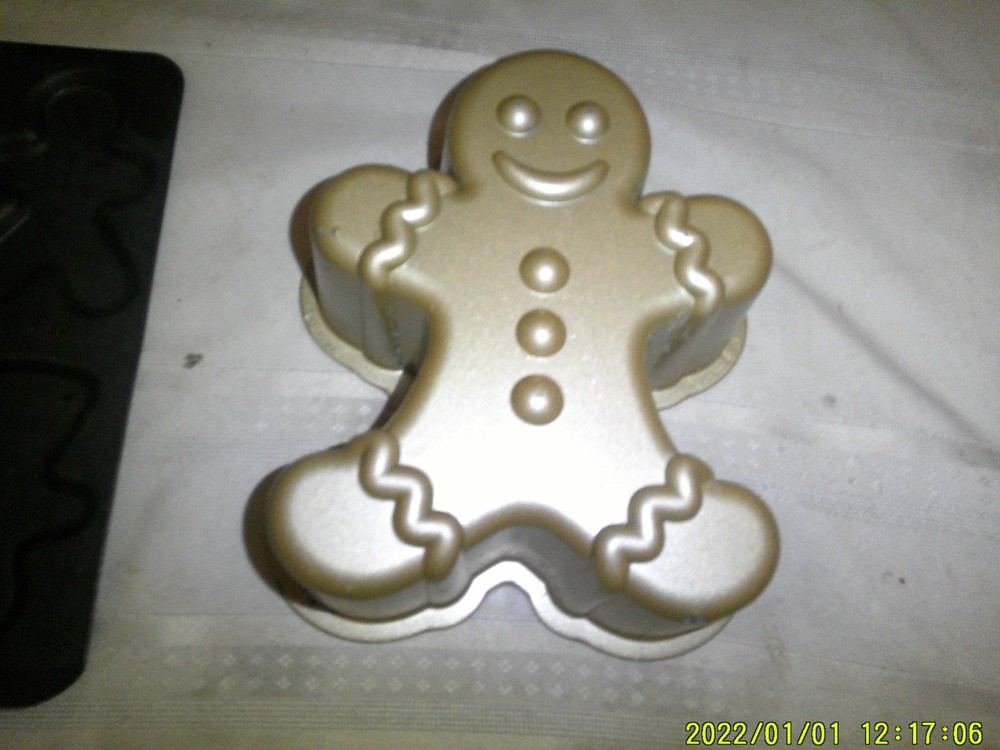 GINGERBREAD MAN COOKIE SHEET DEEP CAKE PAN