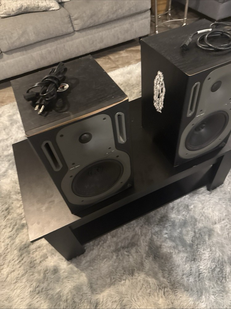 2x Behringer B2031A Truth Aktive Studiomonitore / Active Studio Speakers