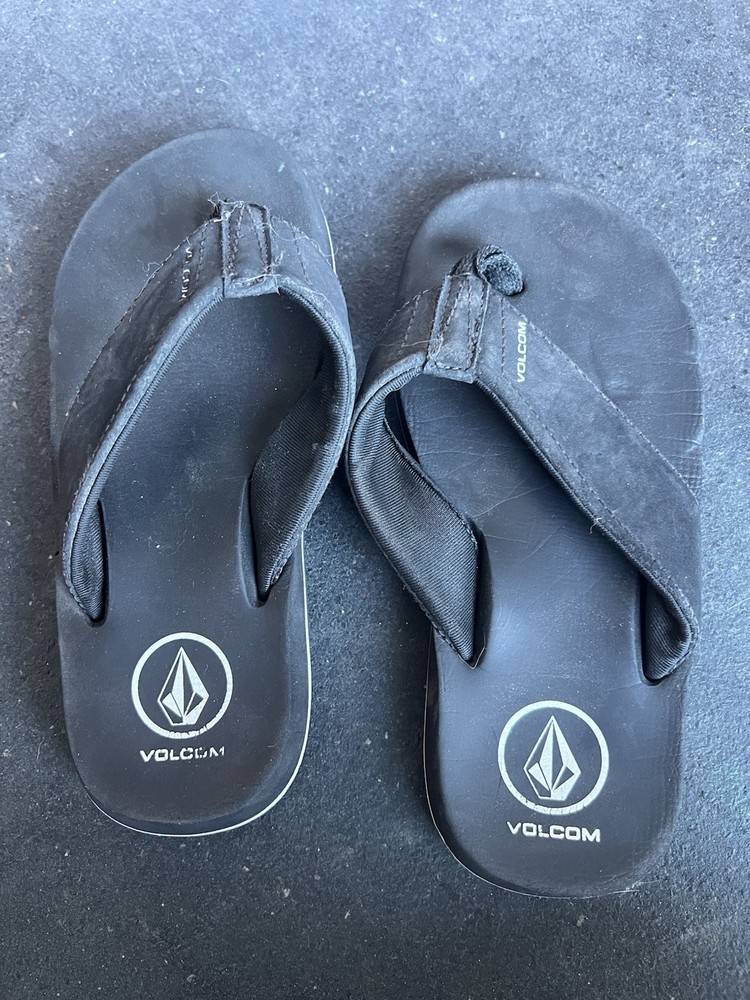 Boys Volcom Size 11 Black Sandal