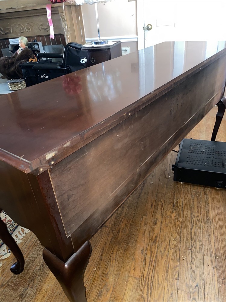 Very Nice LINK-TAYLOR Heirloom Solid Mahogany Queen Anne Buffet