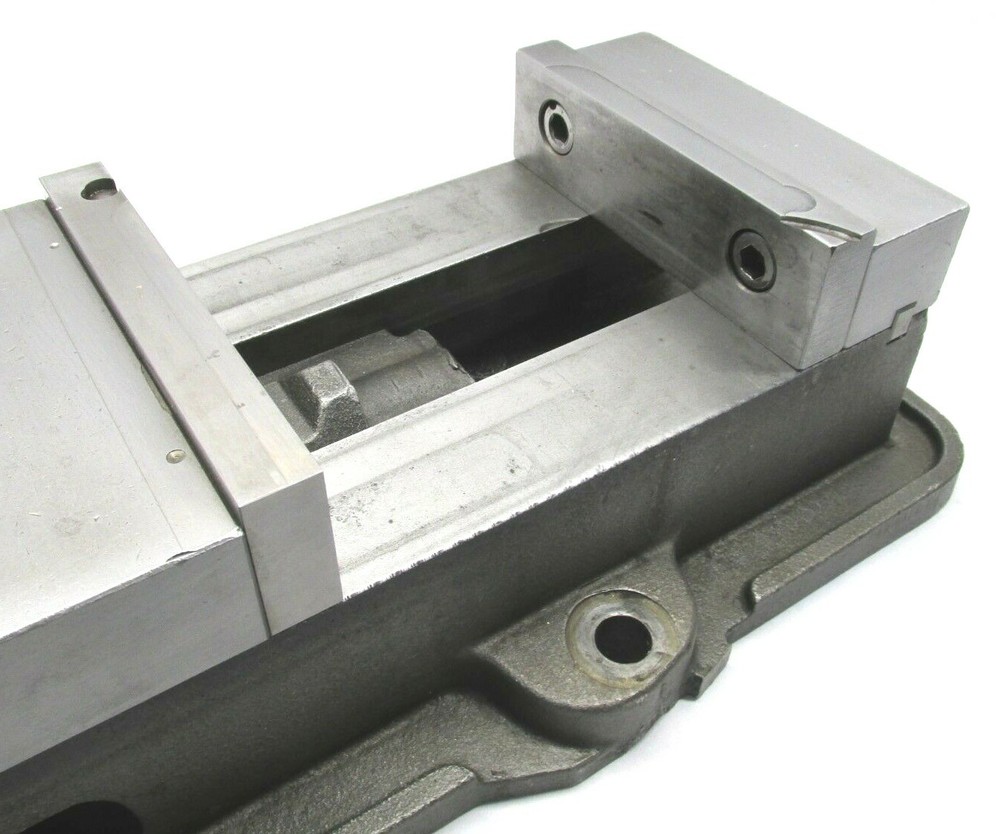 KURT ANGLOCK 6" MILLING MACHINE VISE w/ JAWS & HANDLE - #D60