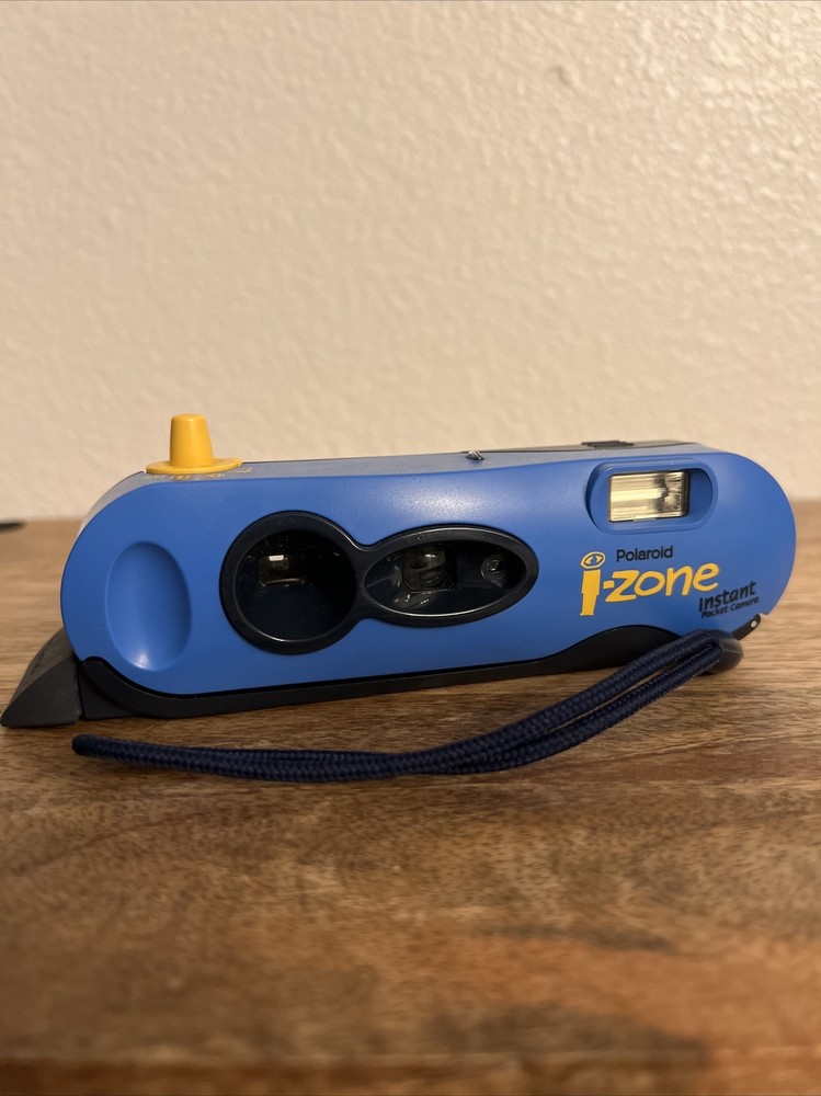 POLAROID I-ZONE BLUR INSTANT POCKET CAMERA (PRE-OWNED)