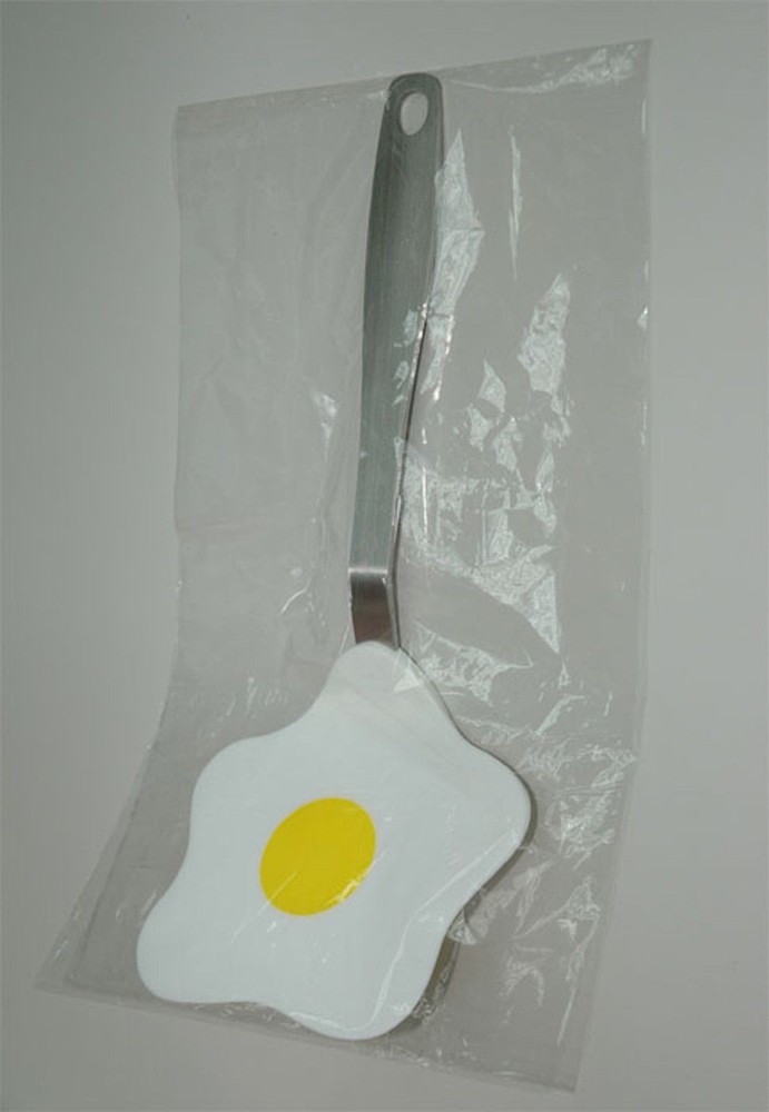 Gadjit Fried Egg Shaped Spatula with Single Yoke Design & Nice Long Handle 49511