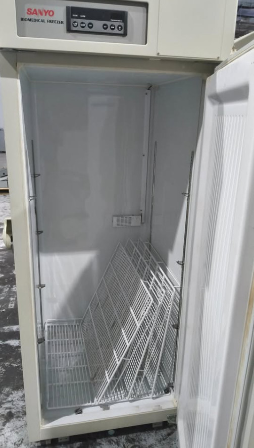 Sanyo Biomedical Freezer Model MDF-U730M