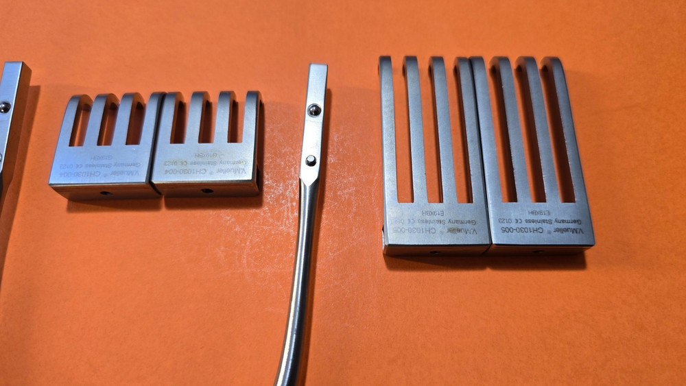 V.Mueller Surgical Henley Retractor Set .