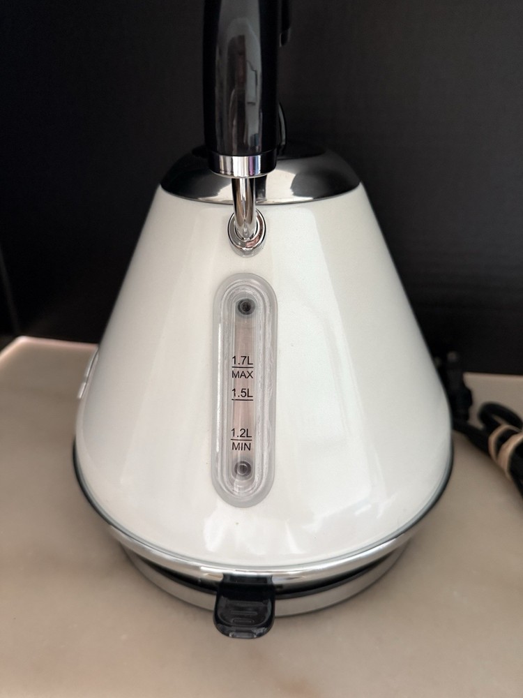 Americana Classics Electric Tea Kettle White 1.7L