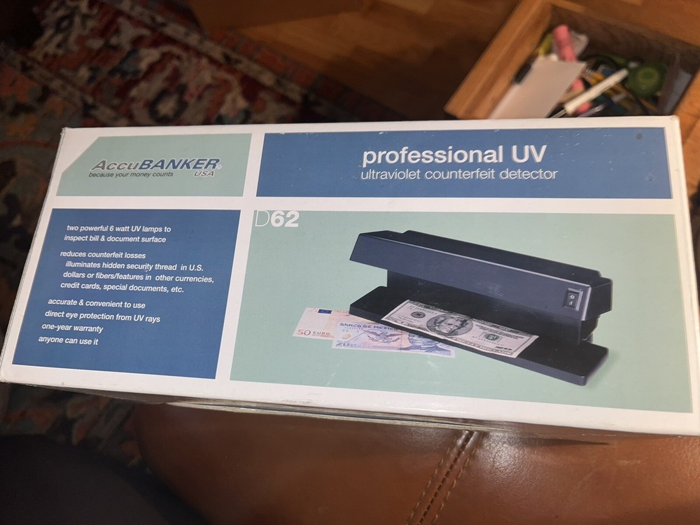 Carnation Ultraviolet Counterfeit Money Detector Machine for Multi-Currency