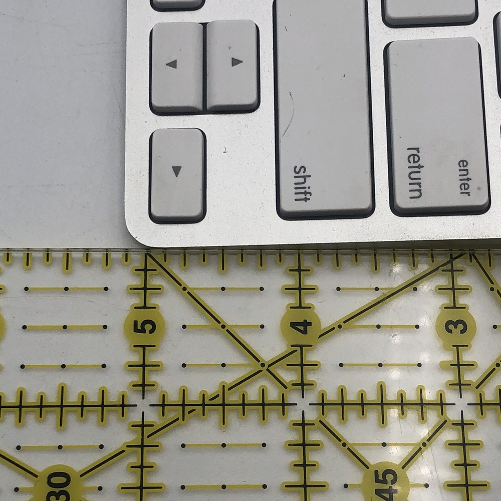 Apple A1314 Wireless Bluetooth Keyboard Silver And White