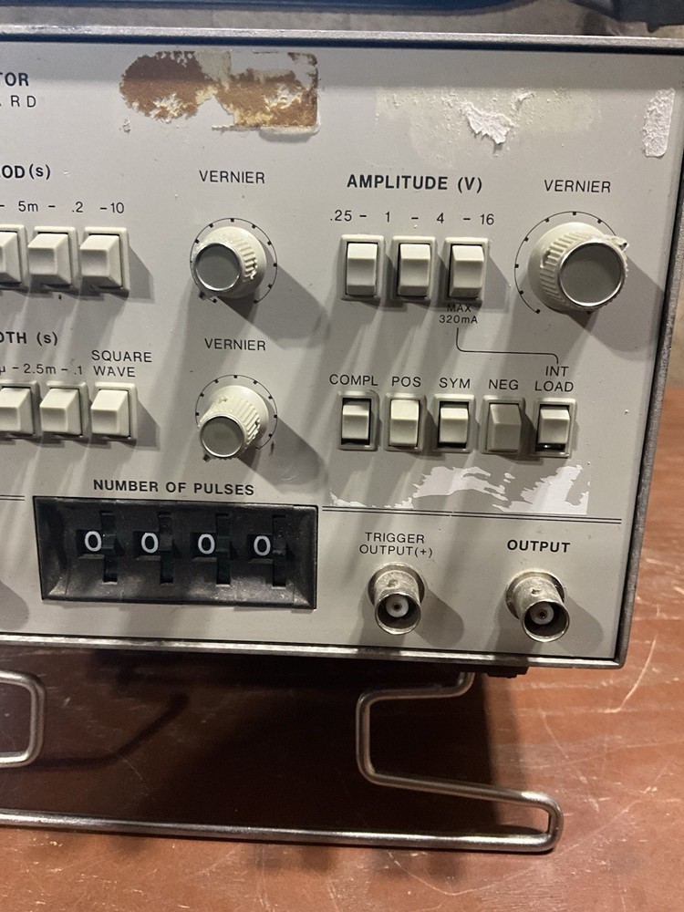 HEWLETT PACKARD 8011A PULSE GENERATOR POWERS ON