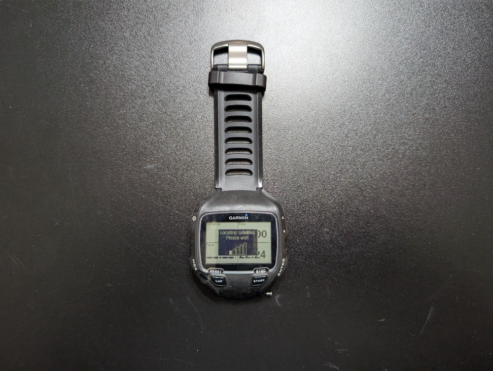 Garmin Forerunner 910XT GPS Watch – Broken Strap & Button Seal – Box + HR