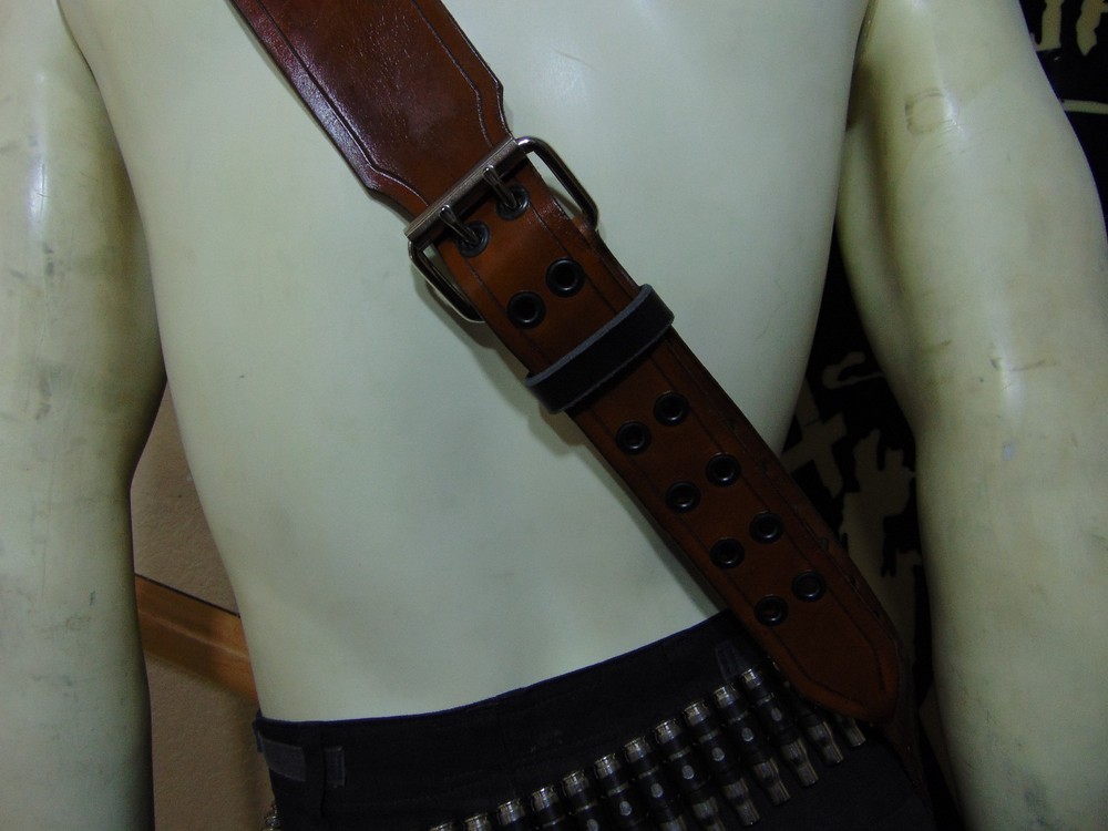 LEATHER SPIKED & STUDDED BROWN GUITAR STRAP (MDLS0195)..... VANDERHOOF