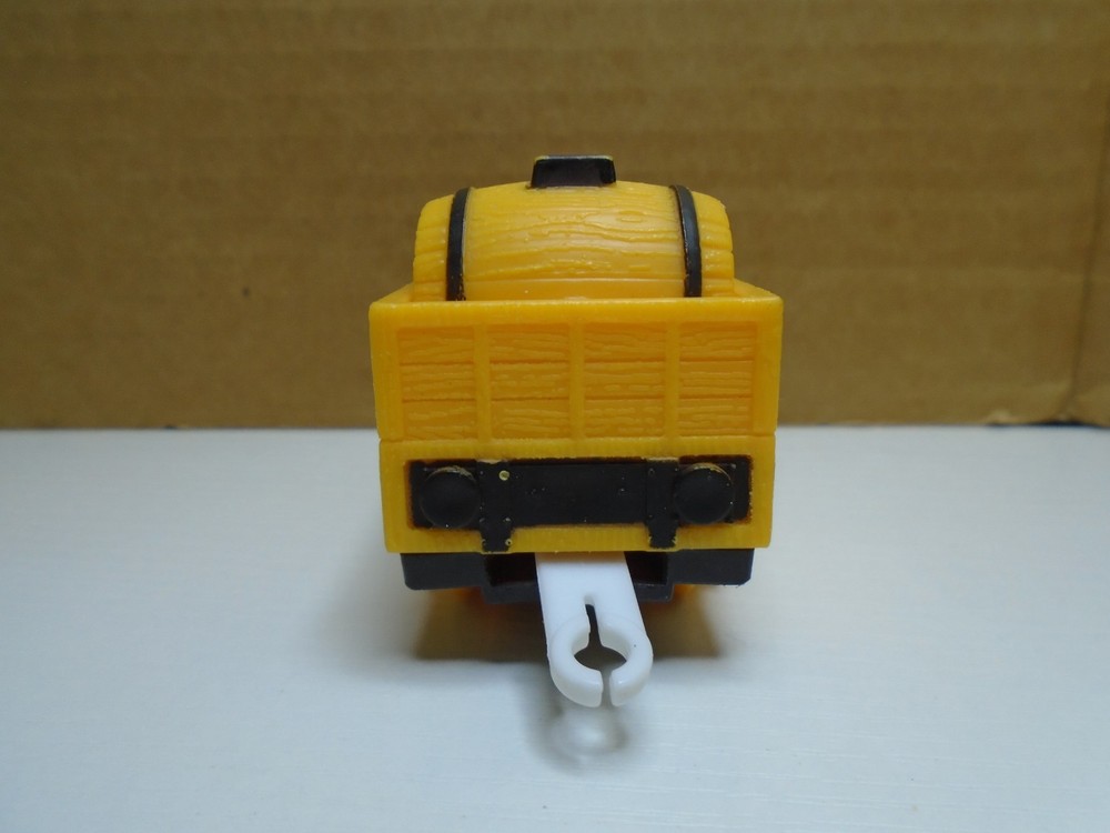 2012 THOMAS TRAIN PLASTIC YELLOW BARREL BOXCAR (TH16)