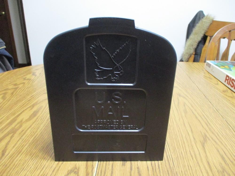 RURAL MAILBOX PLASTIC WITH FLAG MADE BY THE SOLAR GROUP