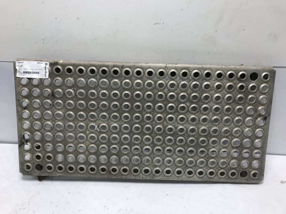 Freightliner FLD112 31.5 x 15 Deckplate - Used