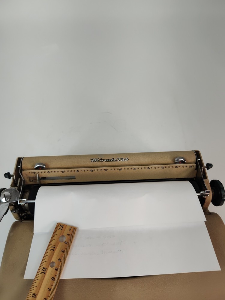 Remington Quiet-Riter Miracle Tab Manual Typewriter w/Hard Case Serviced Working
