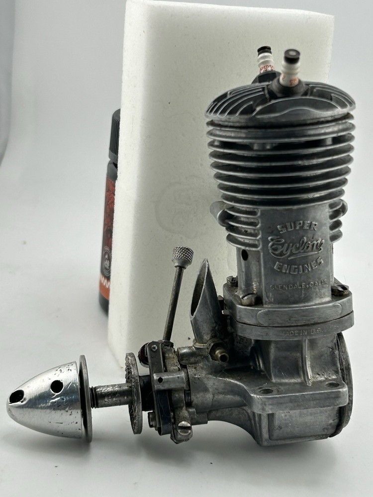 Vintage Super CYCLONE Dual plug Airplane Engine w/Compression