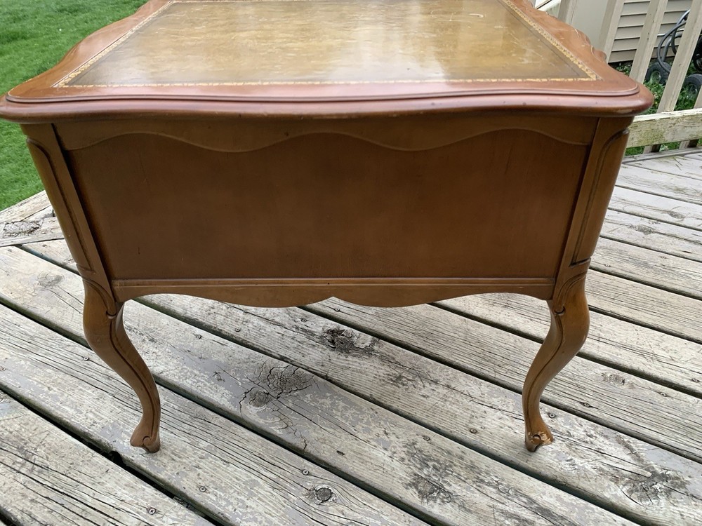 Vintage Hammary End Table With 2 Drawers