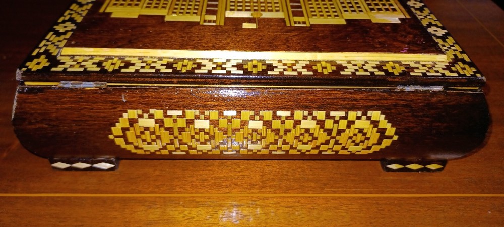 Russian (Soviet Union) Straw Inlay Keepsake Box 6"x9"x2.5".
