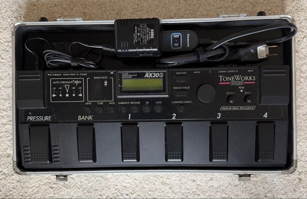 KORG AX30G ToneWorks Multi-Effects Flight case
