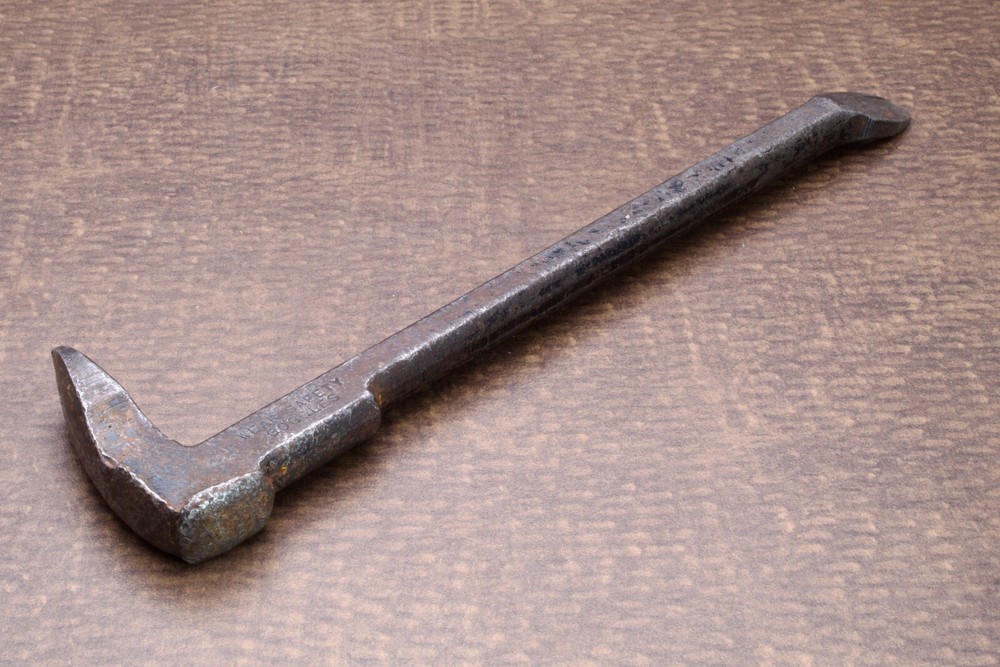 Vintage Nail Puller Pry Bar Construction Carpentry
