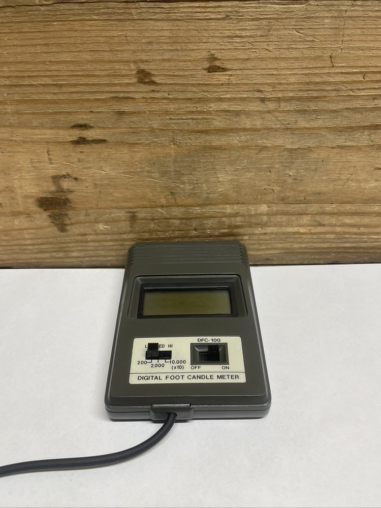 DFC-100 Digital Light Meter Foot Candle Lux Meter w/ Sensor Probe & Case